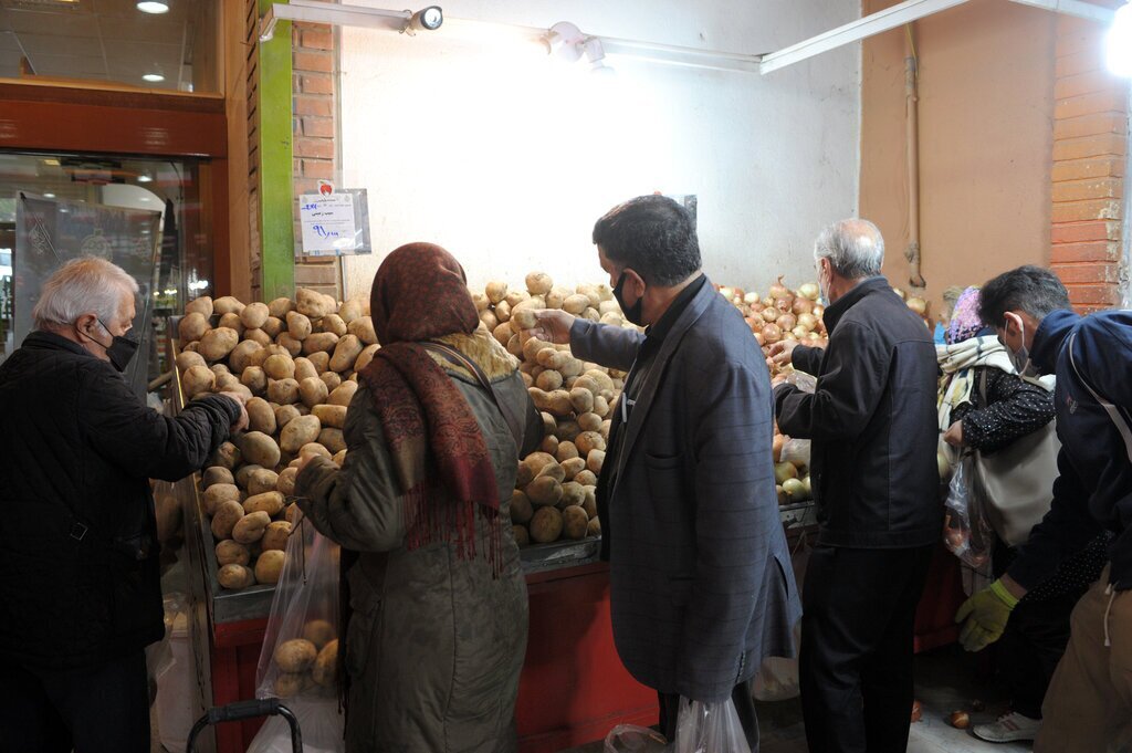 بازار میوه و تره‌بار شیراز در آستانه بحران/کاهش قدرت خرید و حضور گسترده دلالان تهدیدکننده بقای این صنف