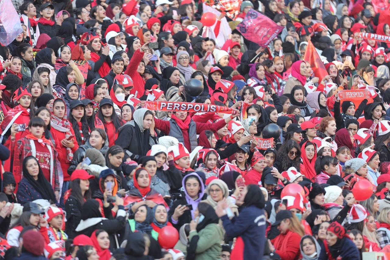 حمله وحشتناک مرد خشمگین به دختر پرسپولیسی