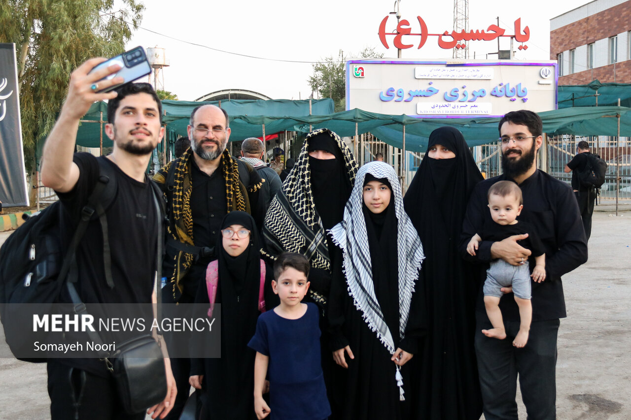 استقبال پرشور زائران اربعین از پایانه مرزی خسروی/افزایش ترددها  |